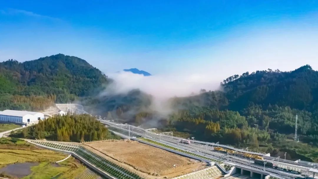 亿万28平台：设计时速350公里！池黄高铁进入开通运营倒计时